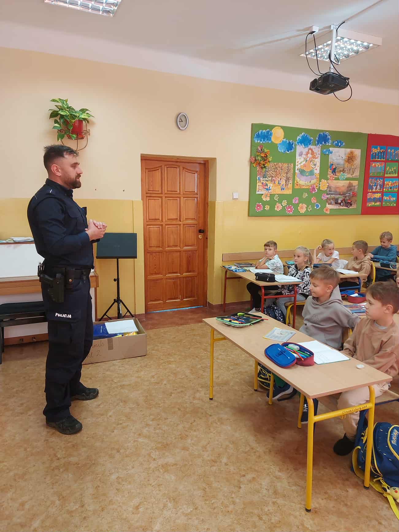 SPOTKANIE Z POLICJANTEM „BEZPIECZNA DROGA DO SZKOŁY”