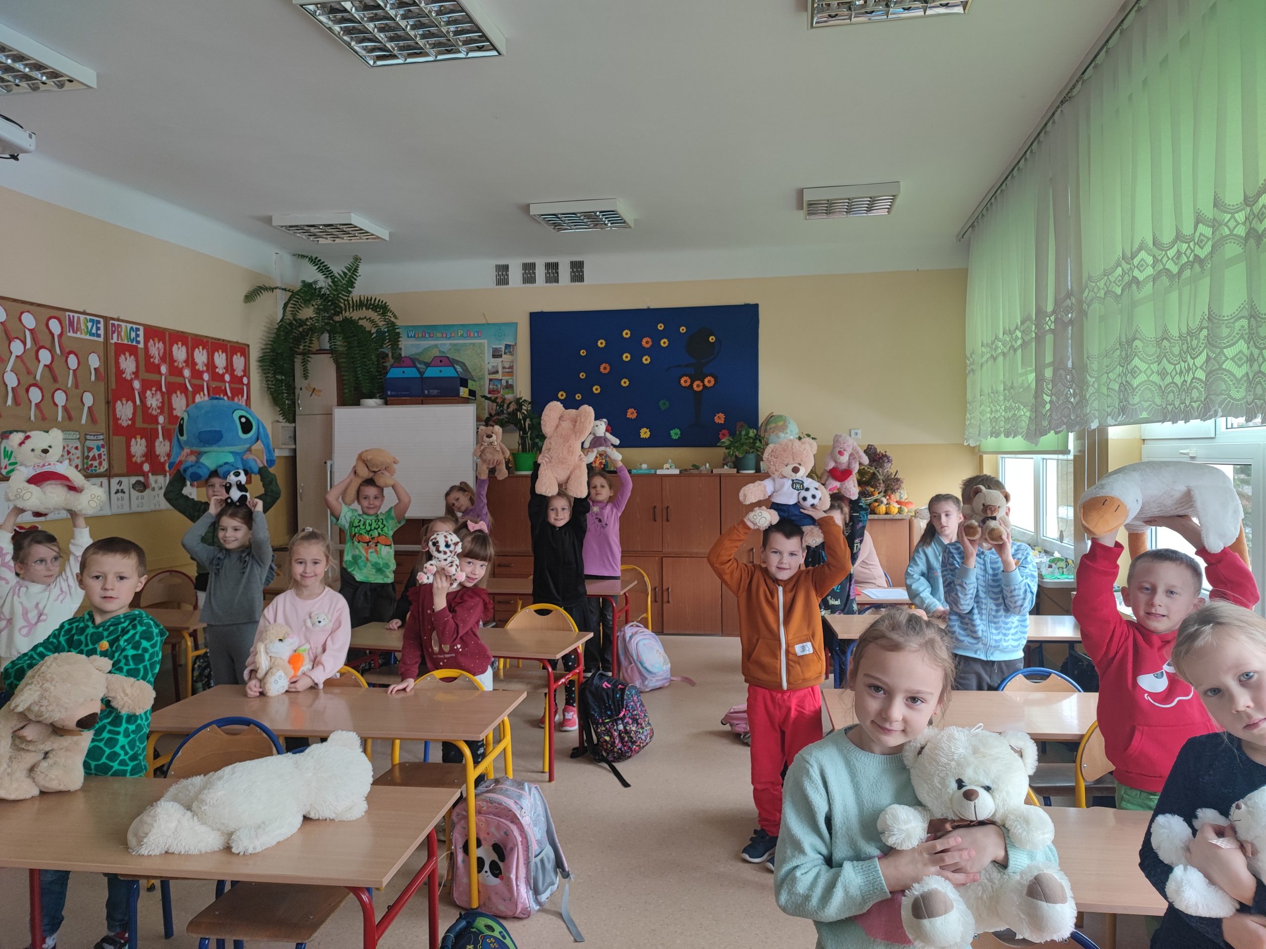 Światowy Dzień Pluszowego Misia w klasach pierwszych